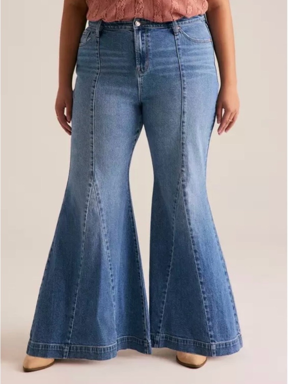NWT Plus-Size High-Waist Flare Jeans in Medium Blue
